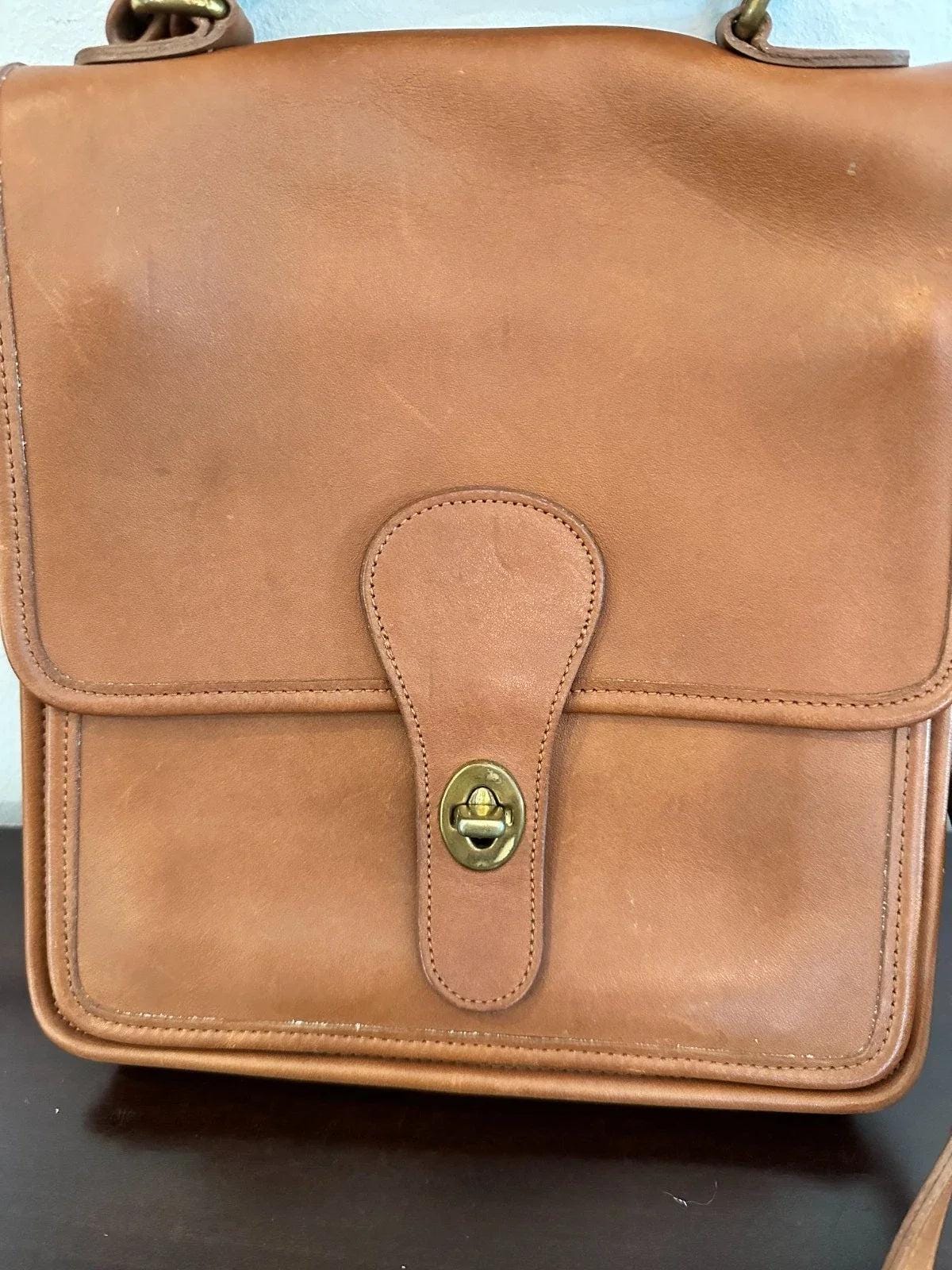 Vintage Coach 5130 Station British Tan Leather Crossbody Bag Purse